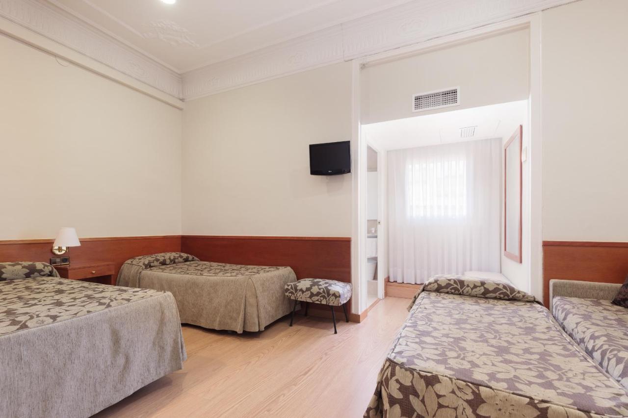 Hostal Oliva Barselona Dış mekan fotoğraf