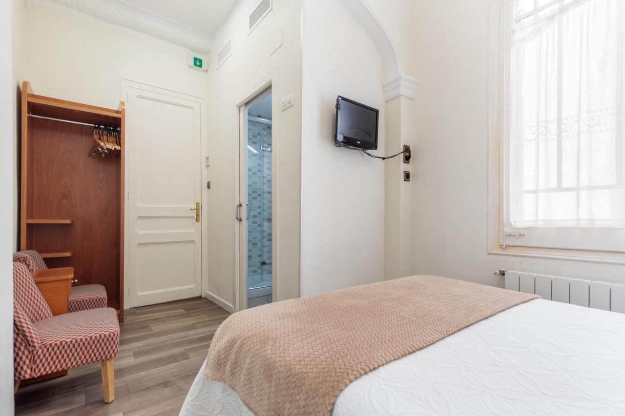 Hostal Oliva Barselona Dış mekan fotoğraf